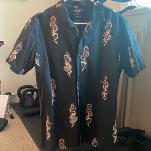 ROARK men’s Medium short sleeve button down, camp collar